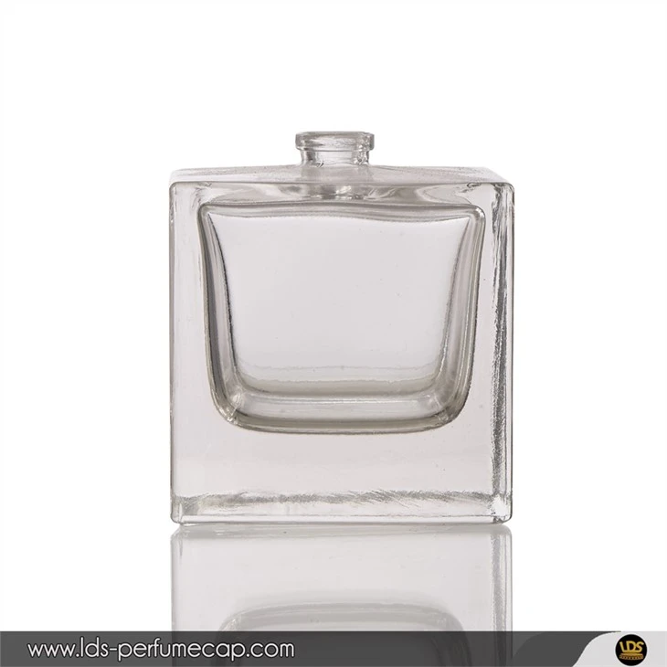Kvadratinis 50 ml stiklinis kvepalų buteliukas